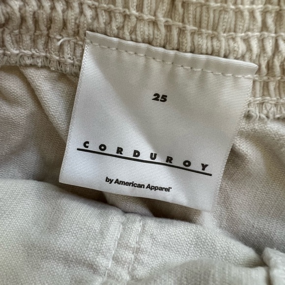 American Apparel vintage style corduroy shorts with pockets - Picture 2 of 4